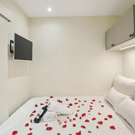 Lavie Maison Ac Hot Tub Montmartre * Parigi