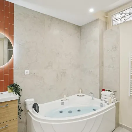 Lavie Maison Ac Hot Tub Montmartre * Parigi